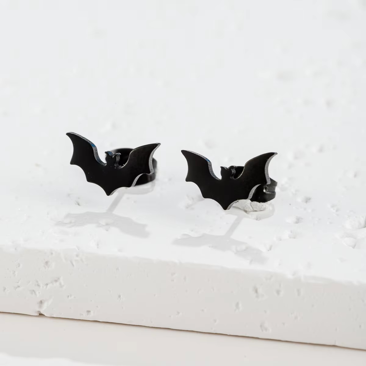 Women'S Vampire Accessories - Gothic Vampire Bat Minimalist Earring For